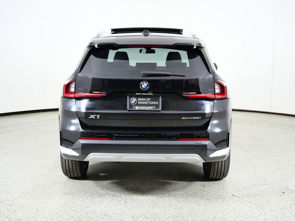 Thumbnail: 2026 BMW X1 - 10