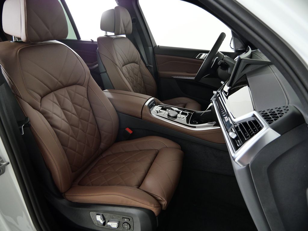 Thumbnail: 2026 BMW X5 - 21