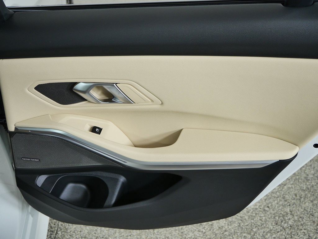 Thumbnail: 2026 BMW 3 Series - 24