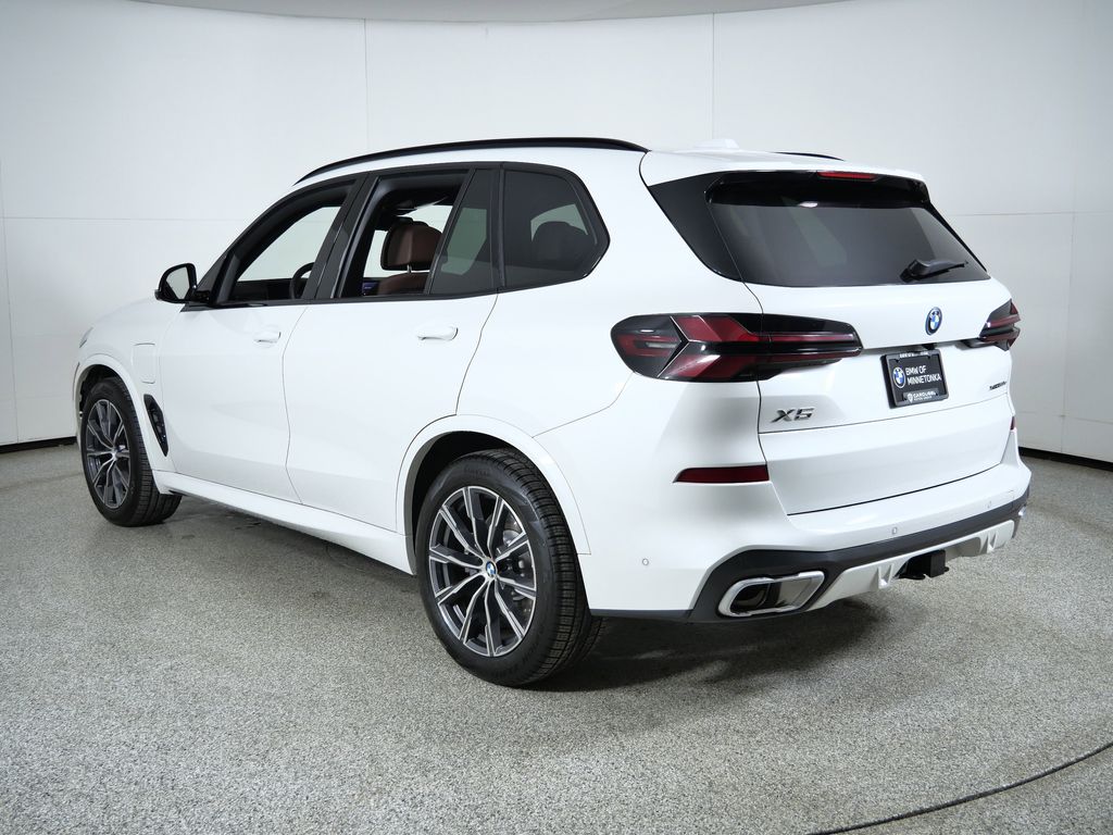 Thumbnail: 2026 BMW X5 - 15
