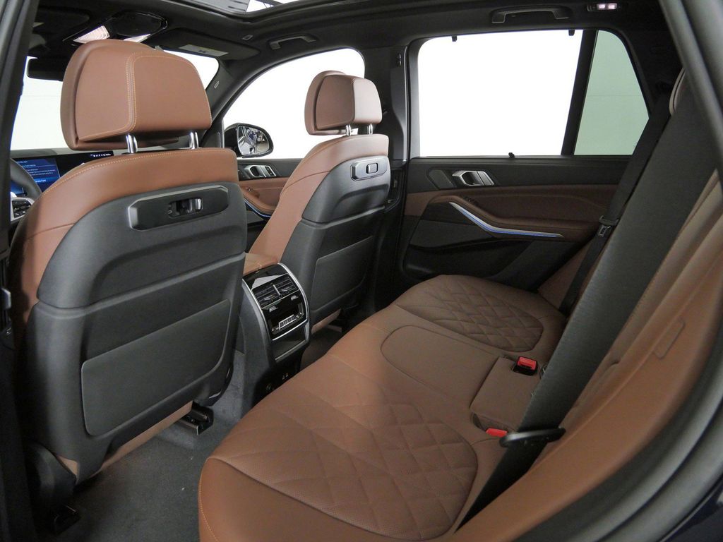 Thumbnail: 2026 BMW X5 - 32