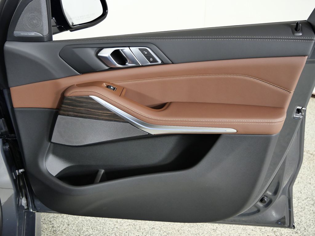 Thumbnail: 2026 BMW X5 - 21