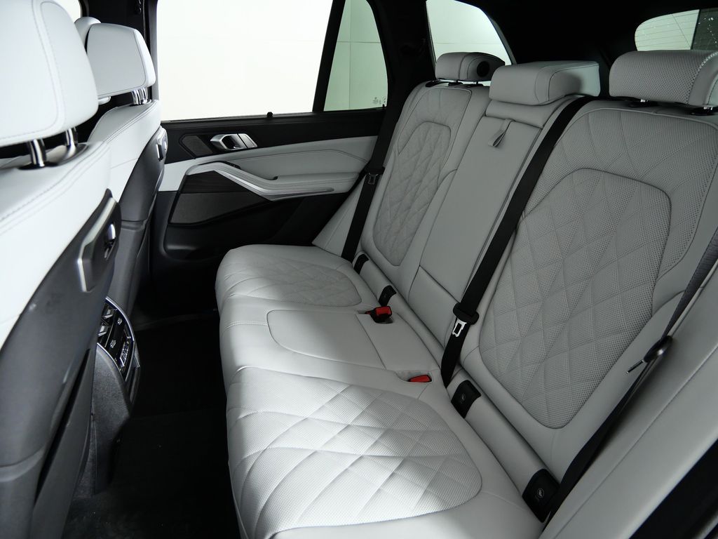 Thumbnail: 2026 BMW X5 - 33