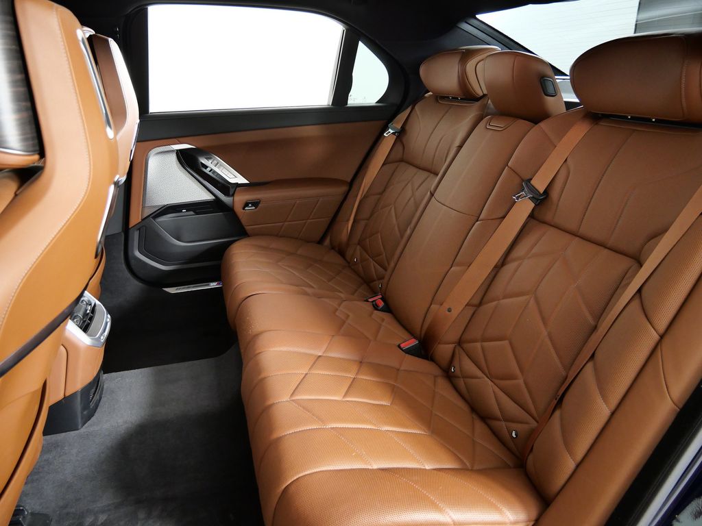 Thumbnail: 2023 BMW 7 Series - 37
