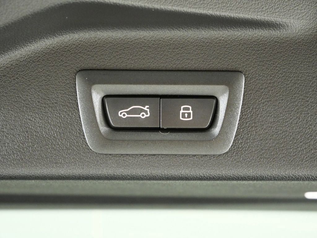 Thumbnail: 2026 BMW X5 - 32