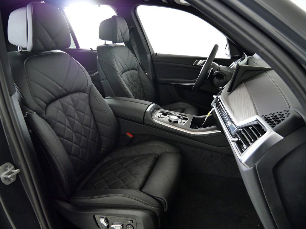 Thumbnail: 2026 BMW X5 - 21