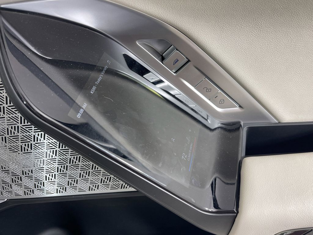 Thumbnail: 2023 BMW i7 - 30