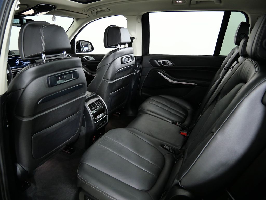 Thumbnail: 2022 BMW X7 - 32