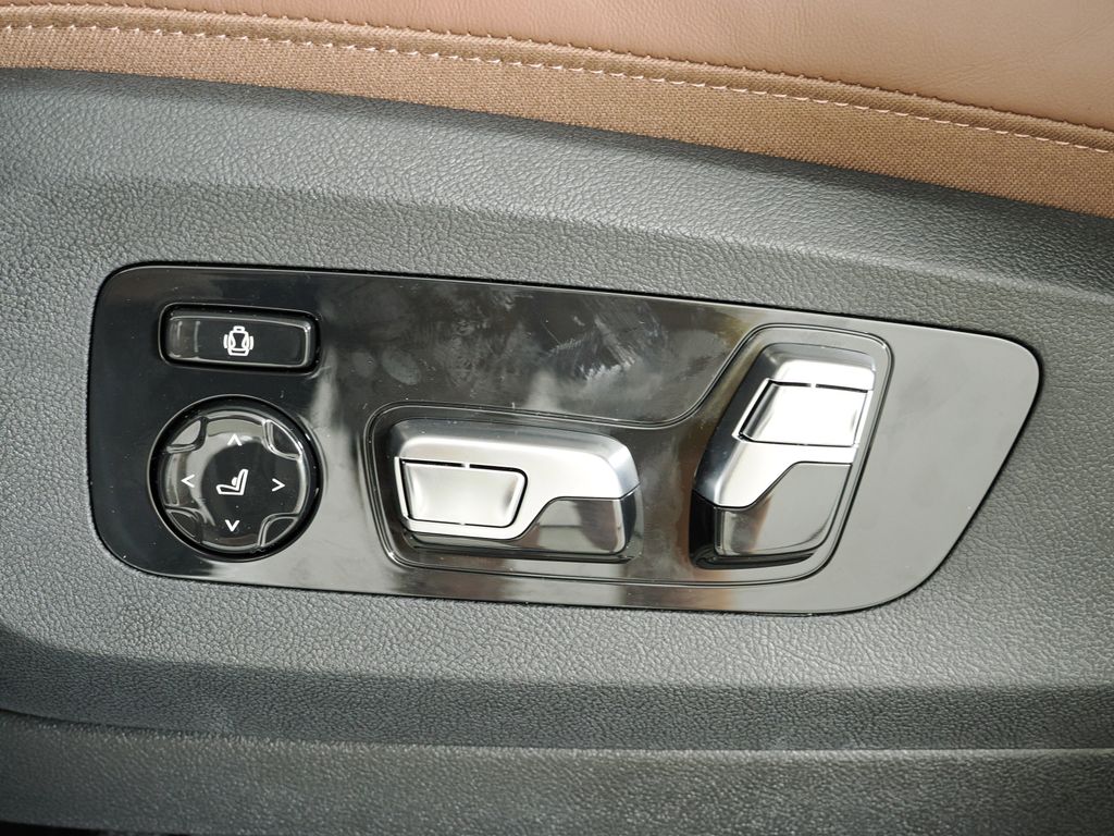 Thumbnail: 2026 BMW X7 - 36