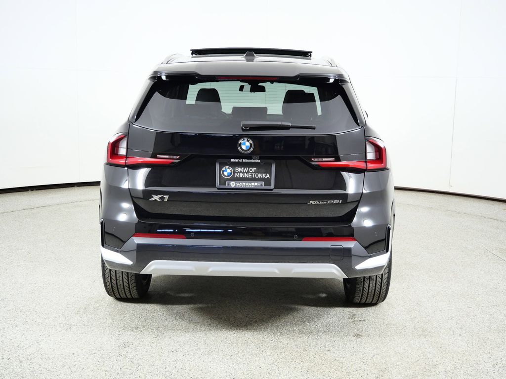 Thumbnail: 2026 BMW X1 - 10