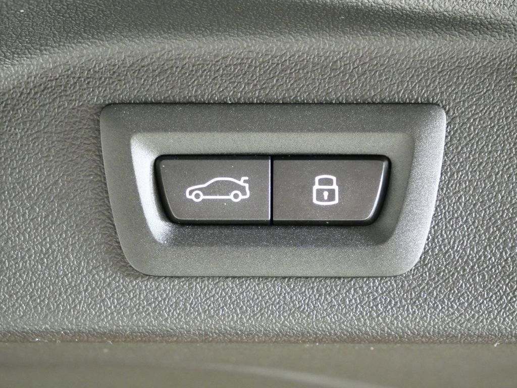 Thumbnail: 2026 BMW X7 - 34