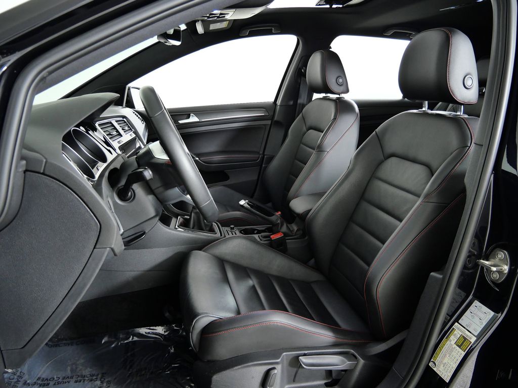 Thumbnail: 2021 Volkswagen Golf - 33