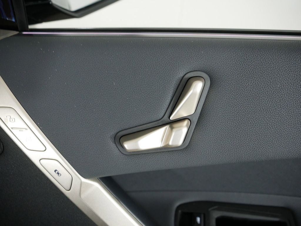 Thumbnail: 2025 BMW iX - 22