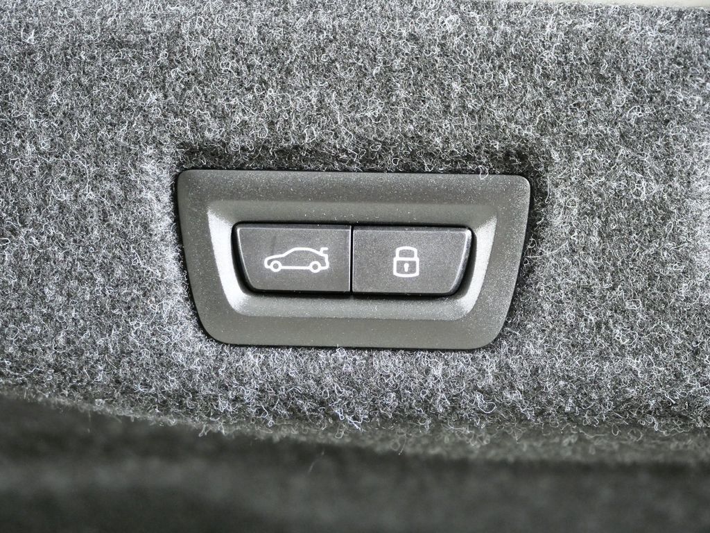 Thumbnail: 2026 BMW i5 - 29