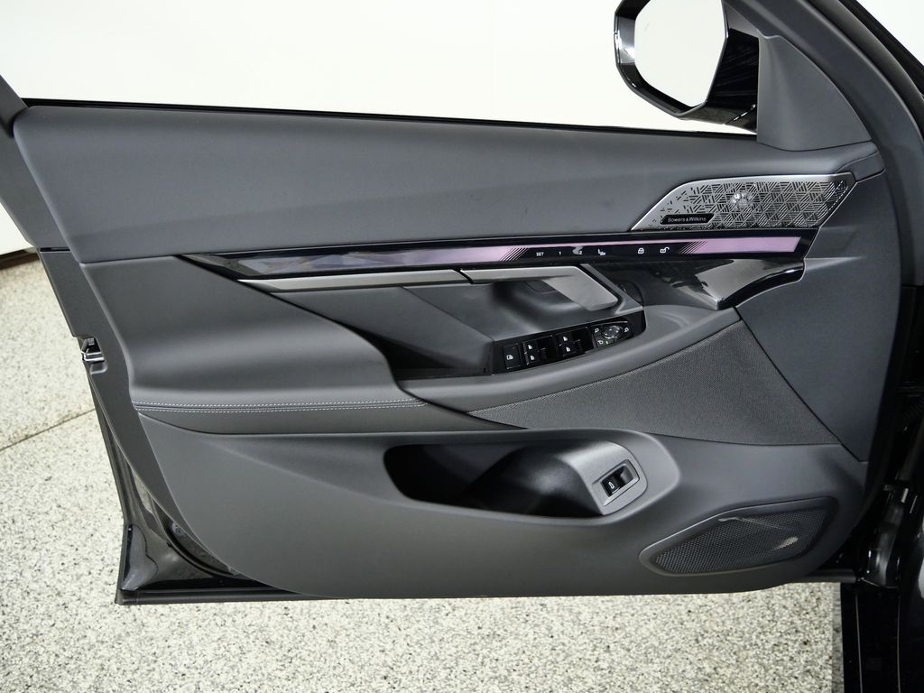 Thumbnail: 2026 BMW 5 Series - 32