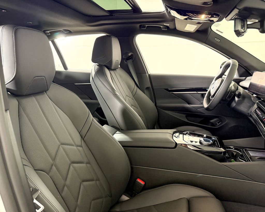 Thumbnail: 2025 BMW 5 Series - 22