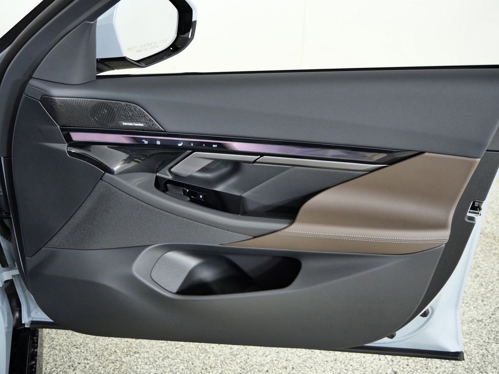 Thumbnail: 2026 BMW 5 Series - 19