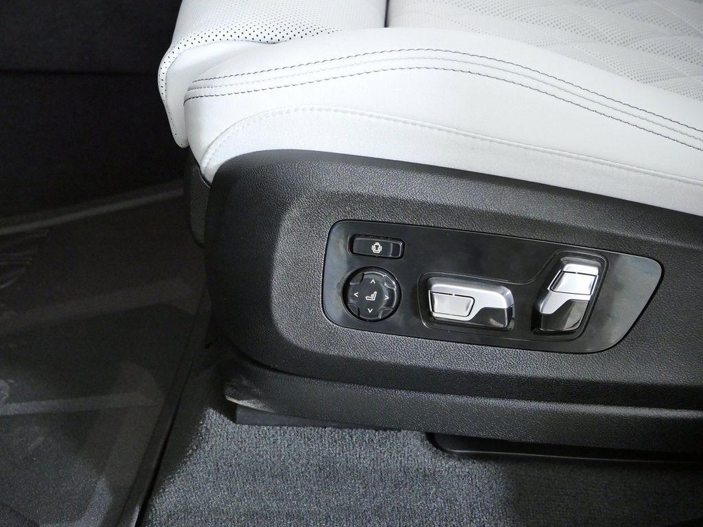 Thumbnail: 2026 BMW X5 - 38