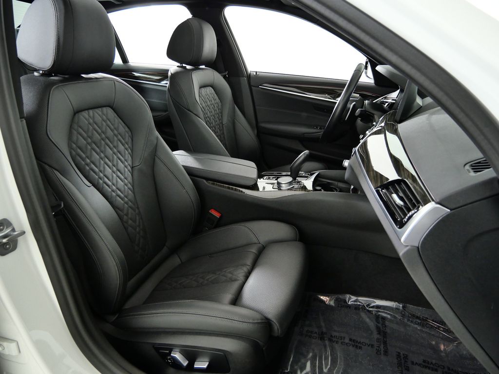 Thumbnail: 2022 BMW 5 Series - 21