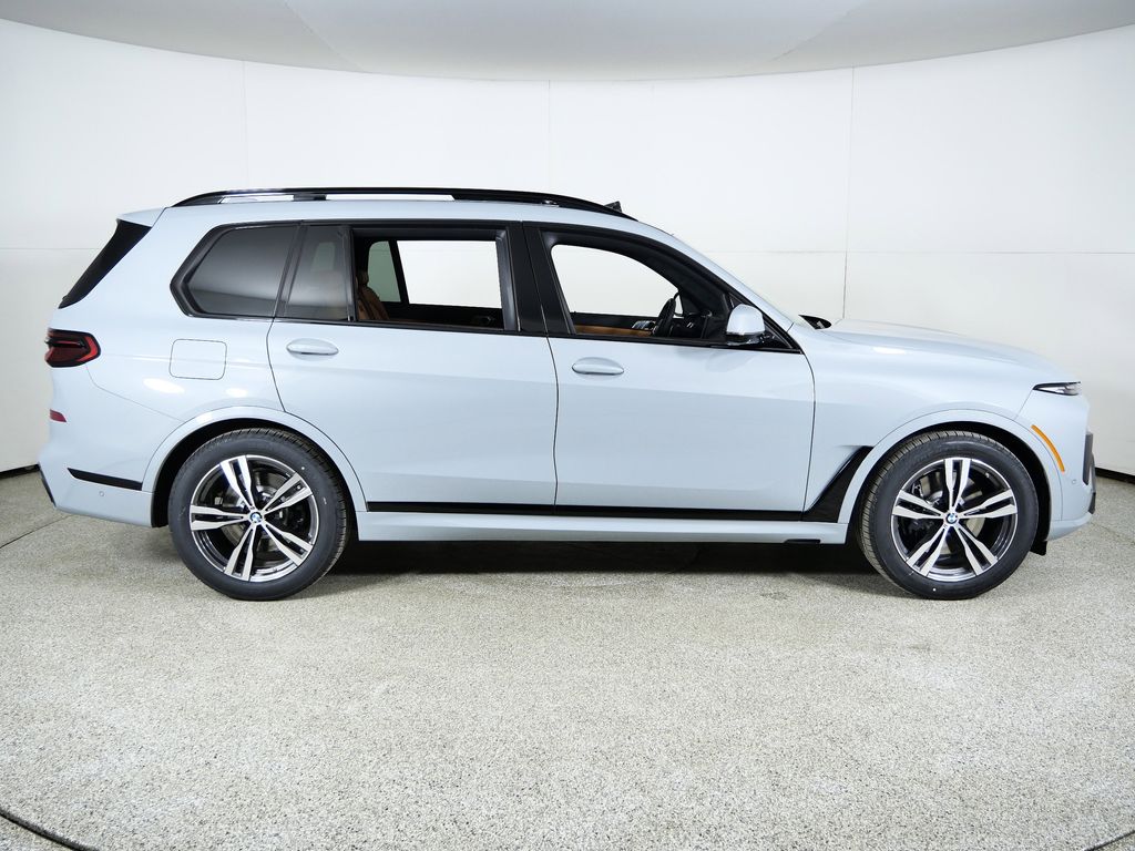 Thumbnail: 2026 BMW X7 - 8