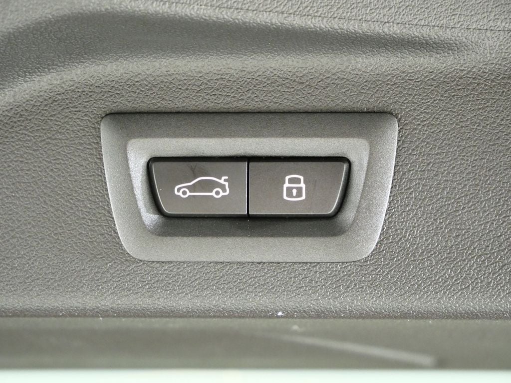 Thumbnail: 2026 BMW X7 - 30