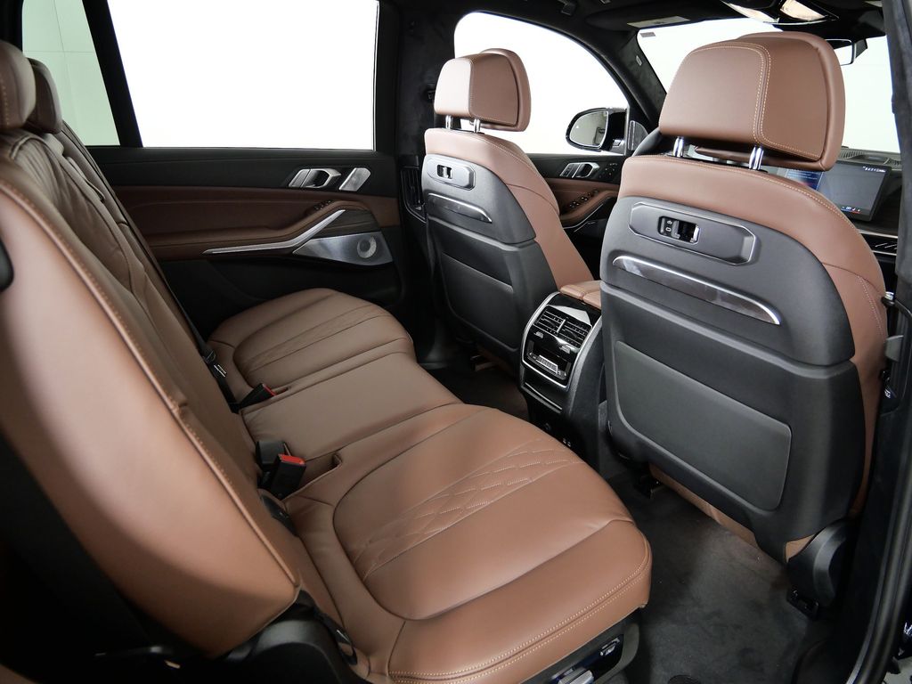 Thumbnail: 2026 BMW X7 - 26