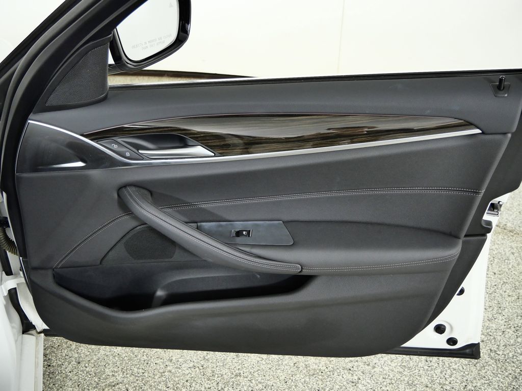 Thumbnail: 2022 BMW 5 Series - 19