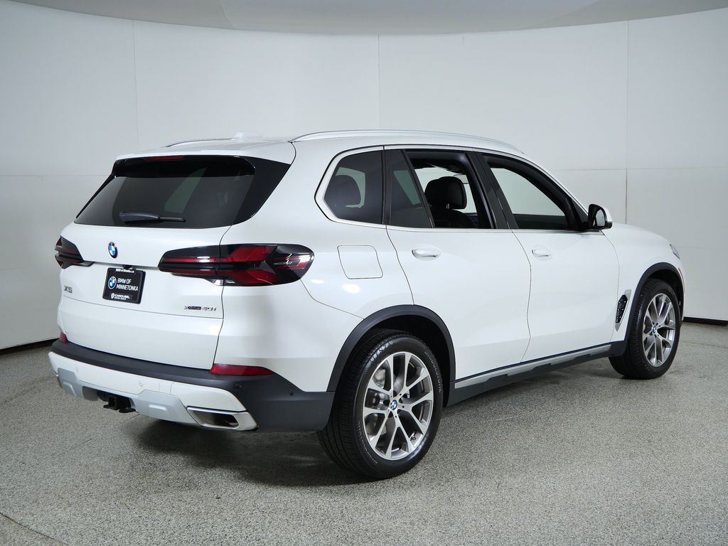 Thumbnail: 2024 BMW X5 - 10