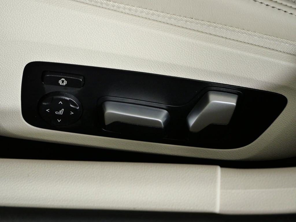 Thumbnail: 2026 BMW 8 Series - 38