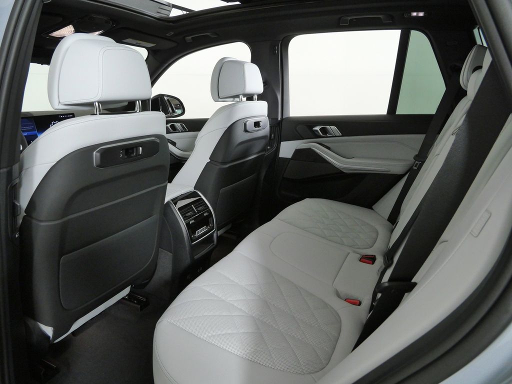 Thumbnail: 2026 BMW X5 - 32
