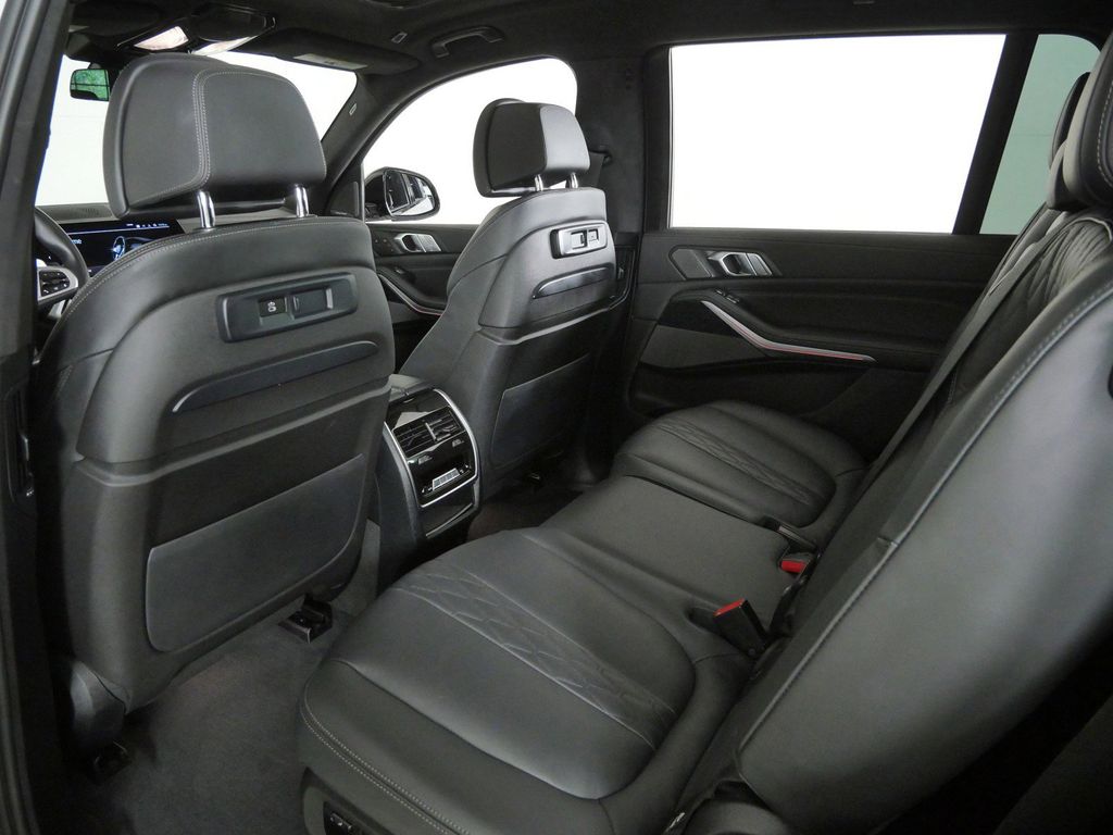 Thumbnail: 2022 BMW X7 - 33