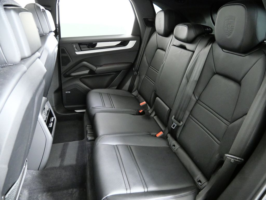 Thumbnail: 2024 Porsche Cayenne - 32