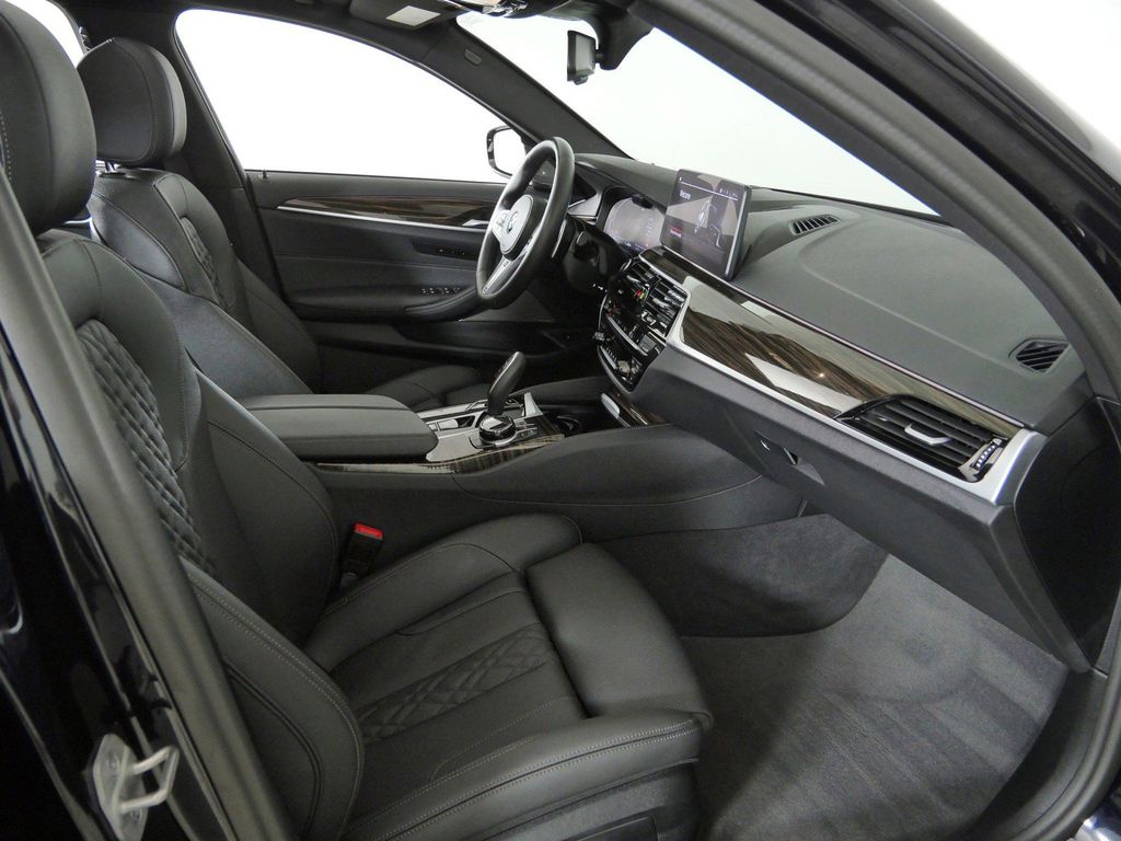 Thumbnail: 2023 BMW 5 Series - 24