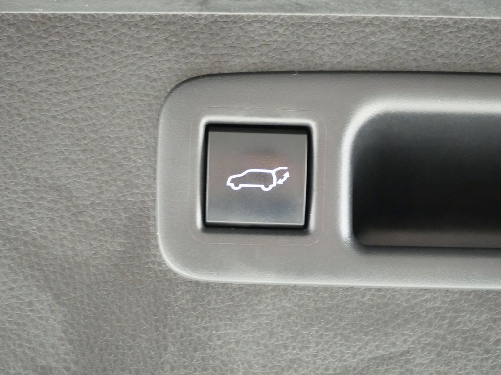 Thumbnail: 2020 Toyota Highlander - 28