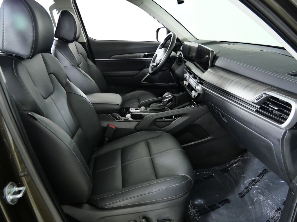 Thumbnail: 2023 Kia Telluride - 21