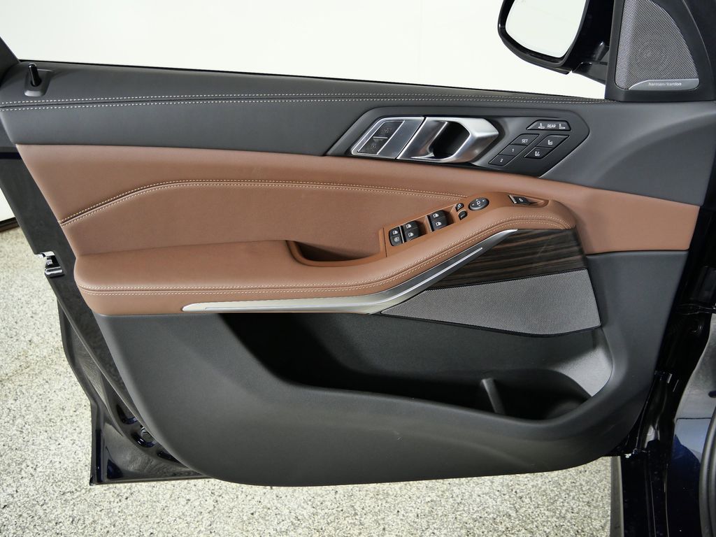 Thumbnail: 2026 BMW X7 - 36