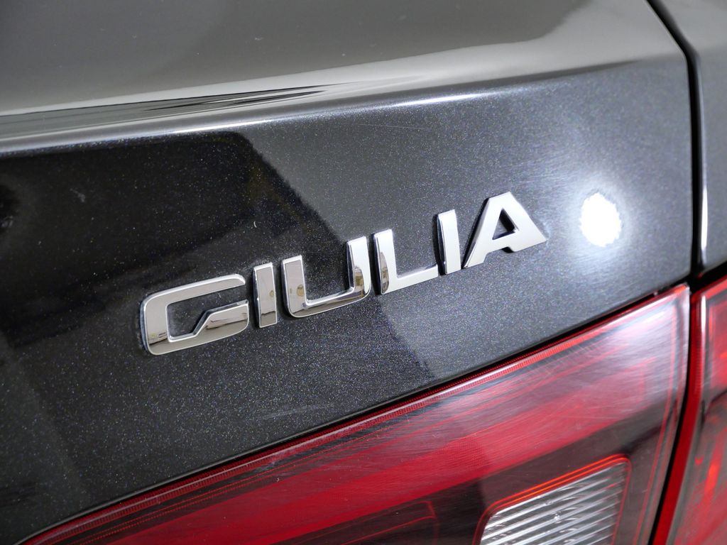 Thumbnail: 2017 Alfa Romeo Giulia - 13