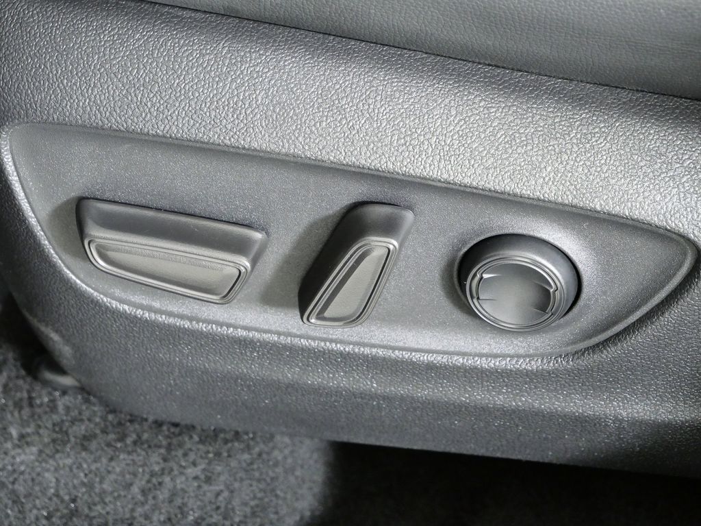 Thumbnail: 2020 Toyota Highlander - 37