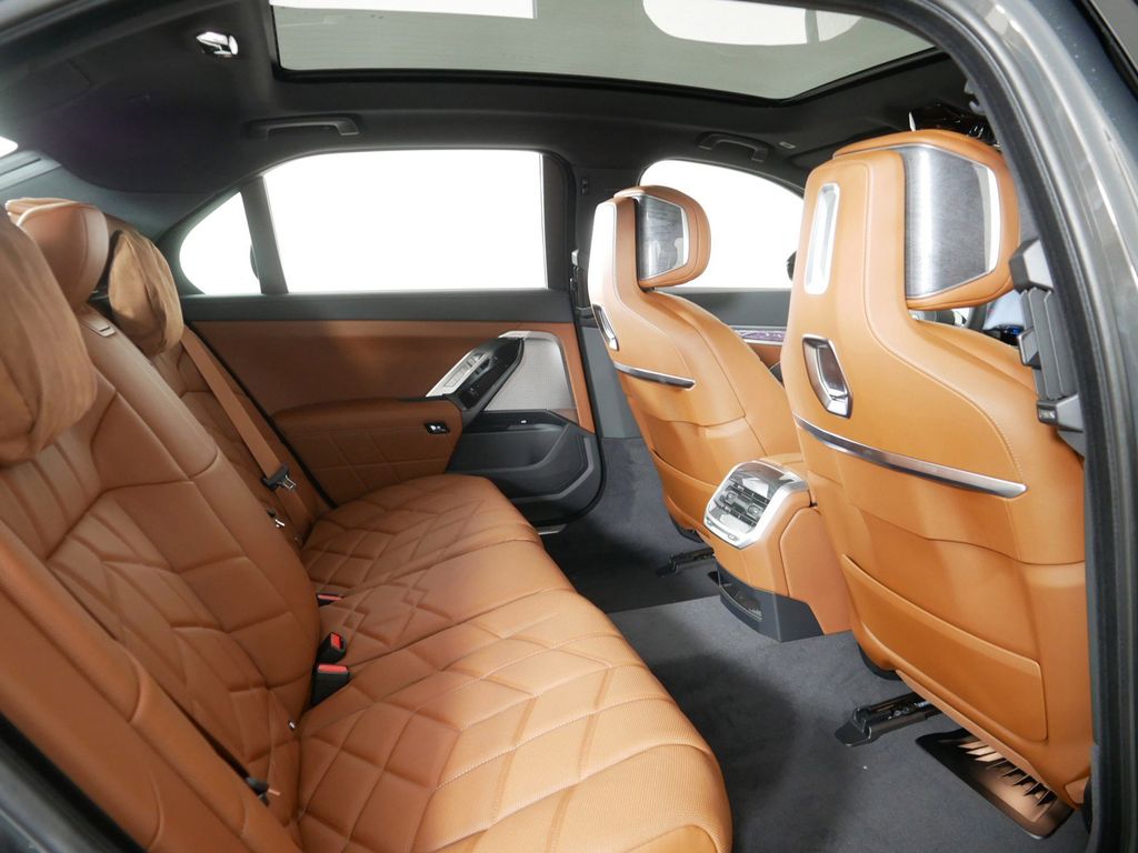 Thumbnail: 2025 BMW 7 Series - 23