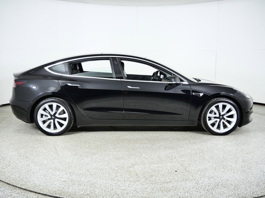 Thumbnail: 2018 Tesla Model 3 - 9