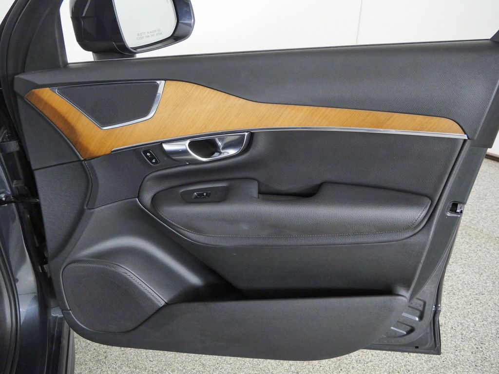 Thumbnail: 2021 Volvo XC90 - 19
