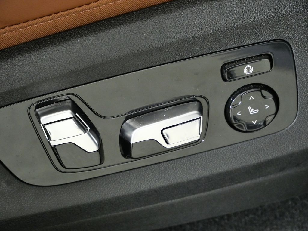 Thumbnail: 2025 BMW X7 - 23