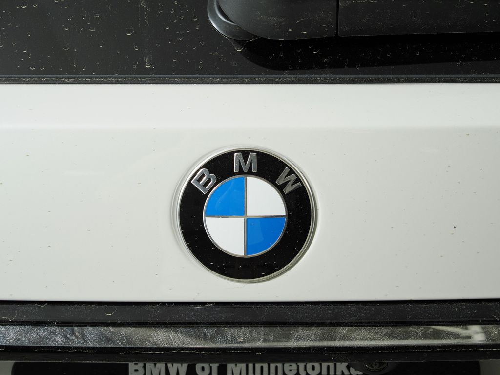 Thumbnail: 2026 BMW X7 - 10