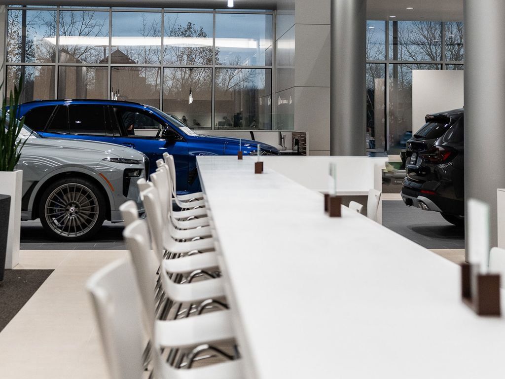 Thumbnail: 2023 BMW X7 - 9