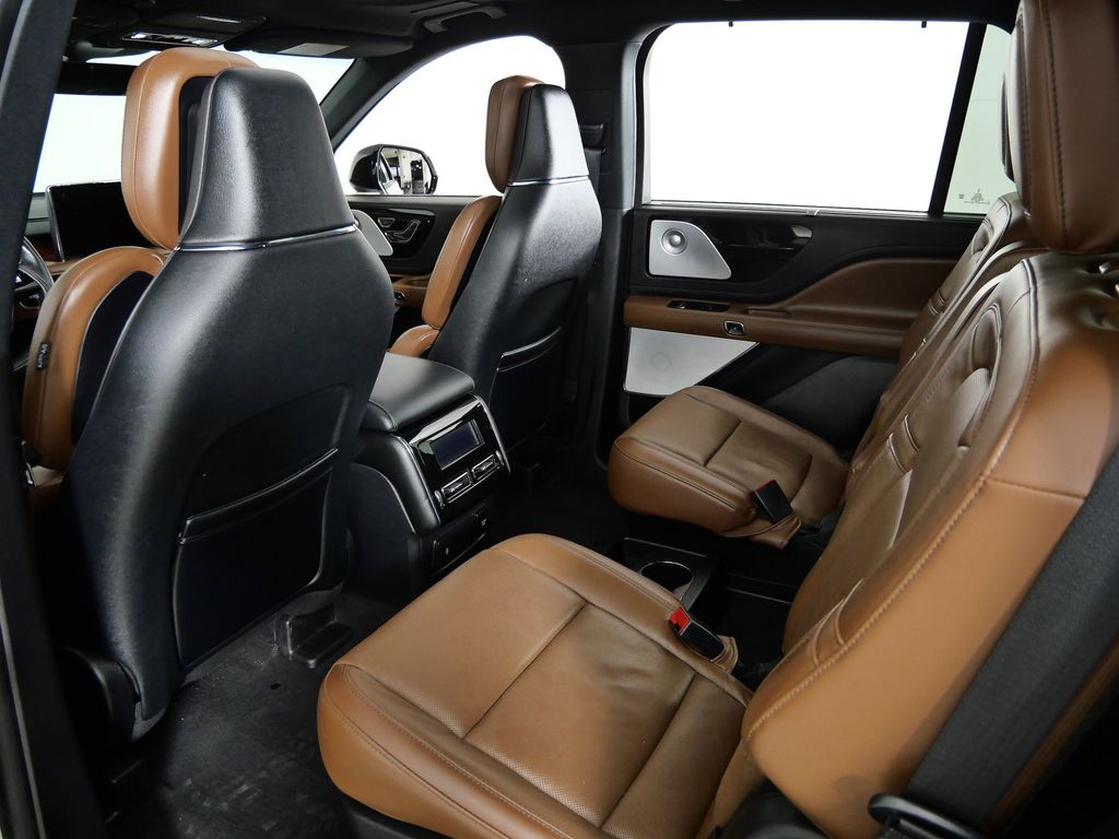 Thumbnail: 2023 Lincoln Aviator - 31