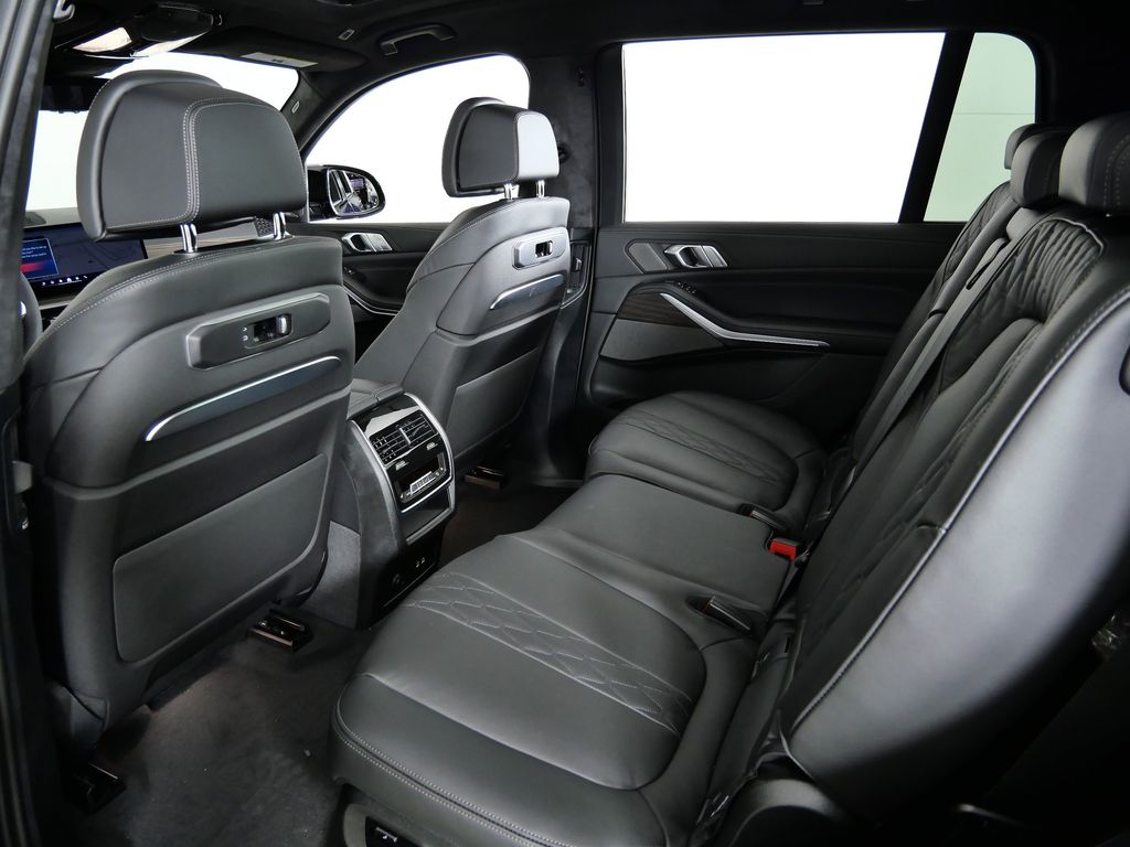 Thumbnail: 2026 BMW X7 - 32