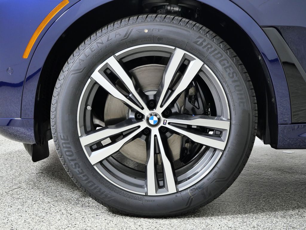 Thumbnail: 2026 BMW X7 - 17