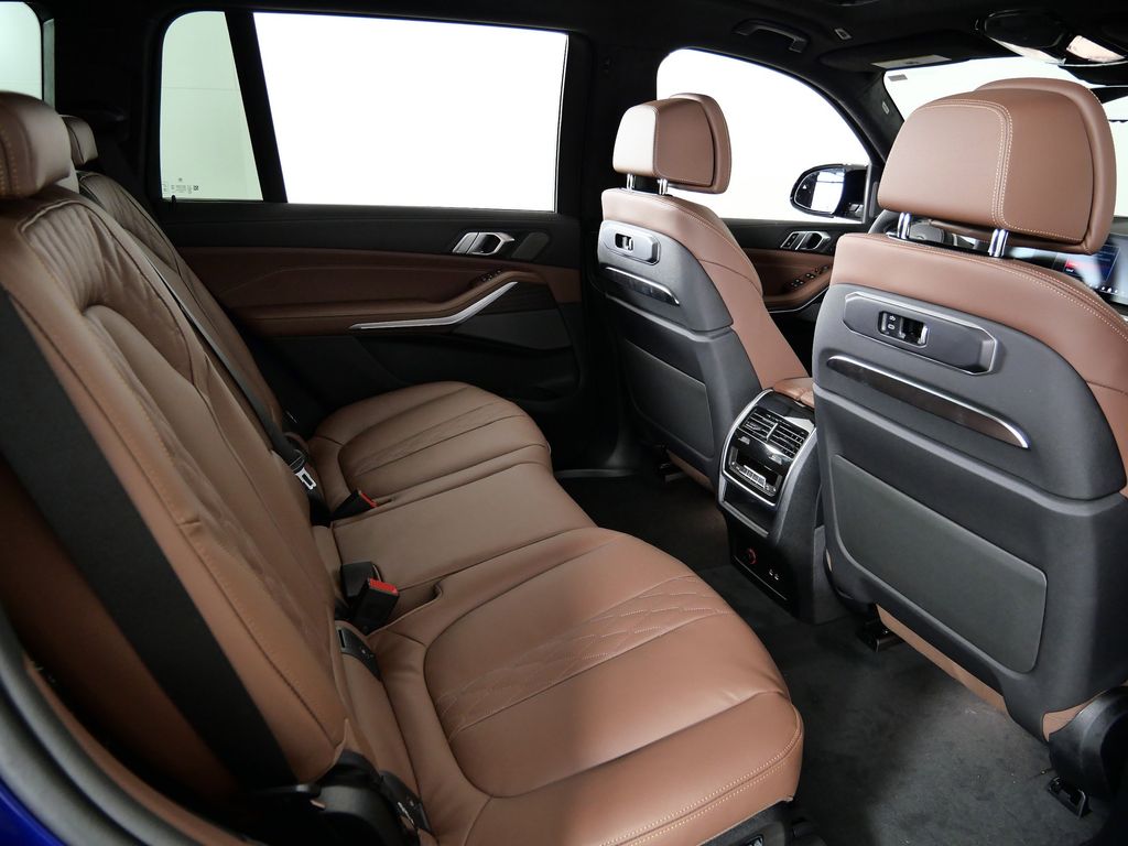 Thumbnail: 2026 BMW X7 - 26