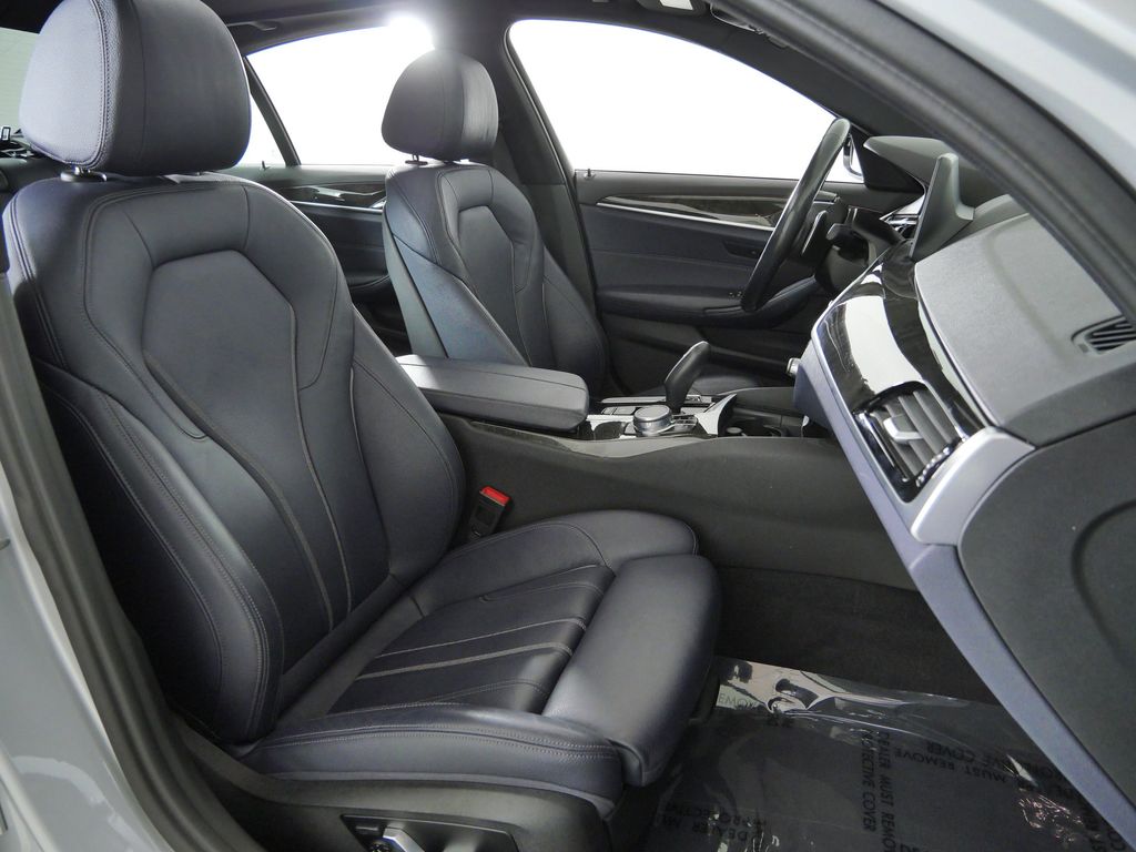 Thumbnail: 2017 BMW 5 Series - 22