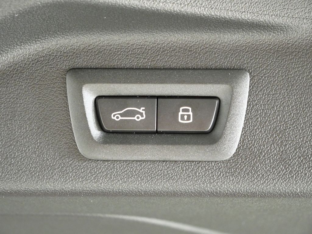 Thumbnail: 2026 BMW X7 - 30